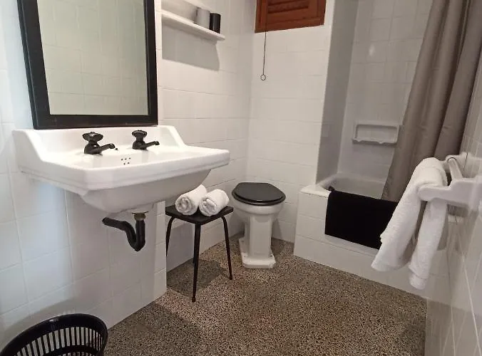 Santa Ana Guest house *